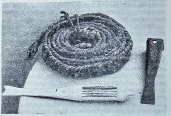 Плетеный сыромятный ремень с деревянной маточной клеточкой и долотом